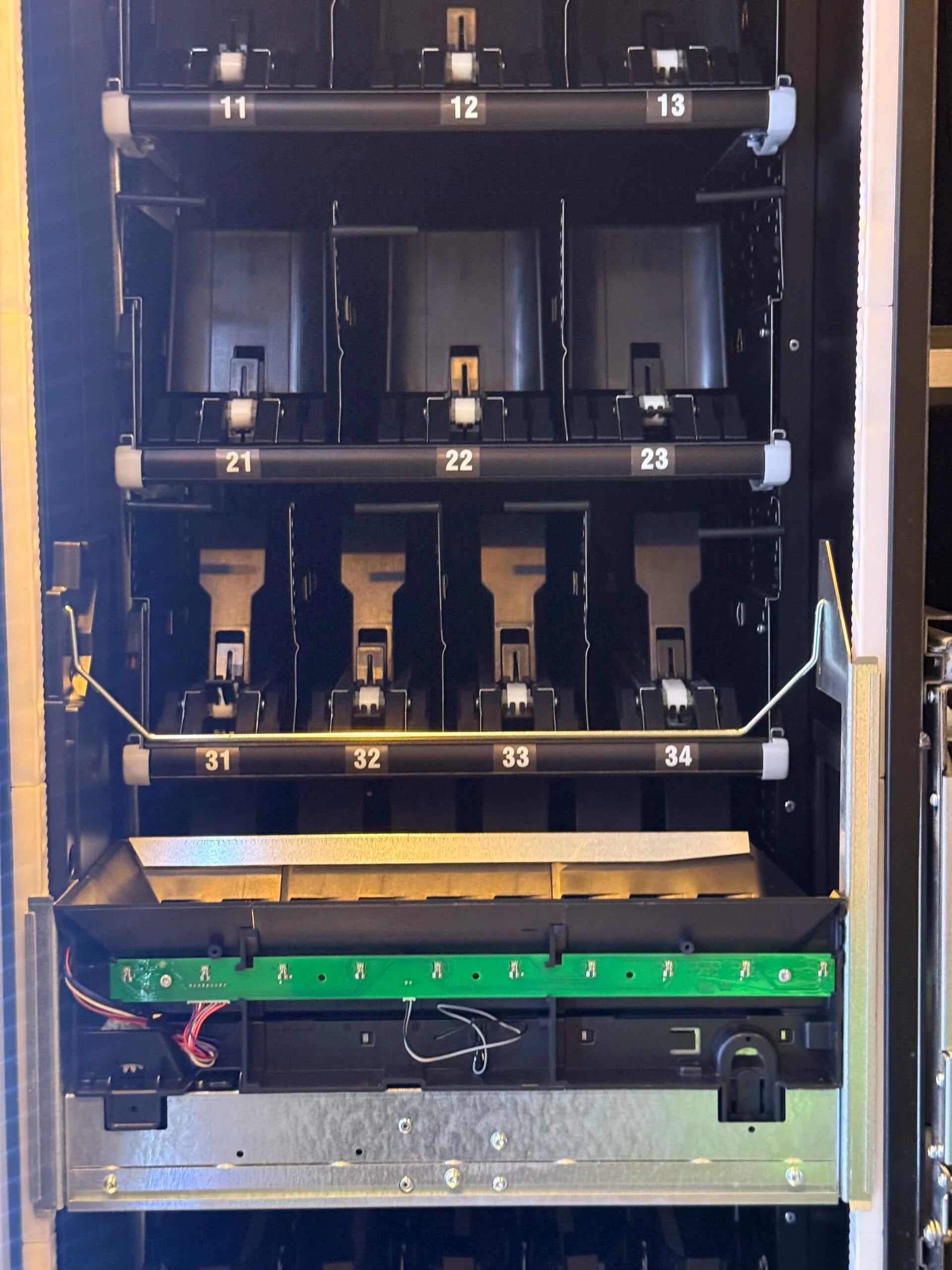 PRO XL Combo Elevator Vending Machine