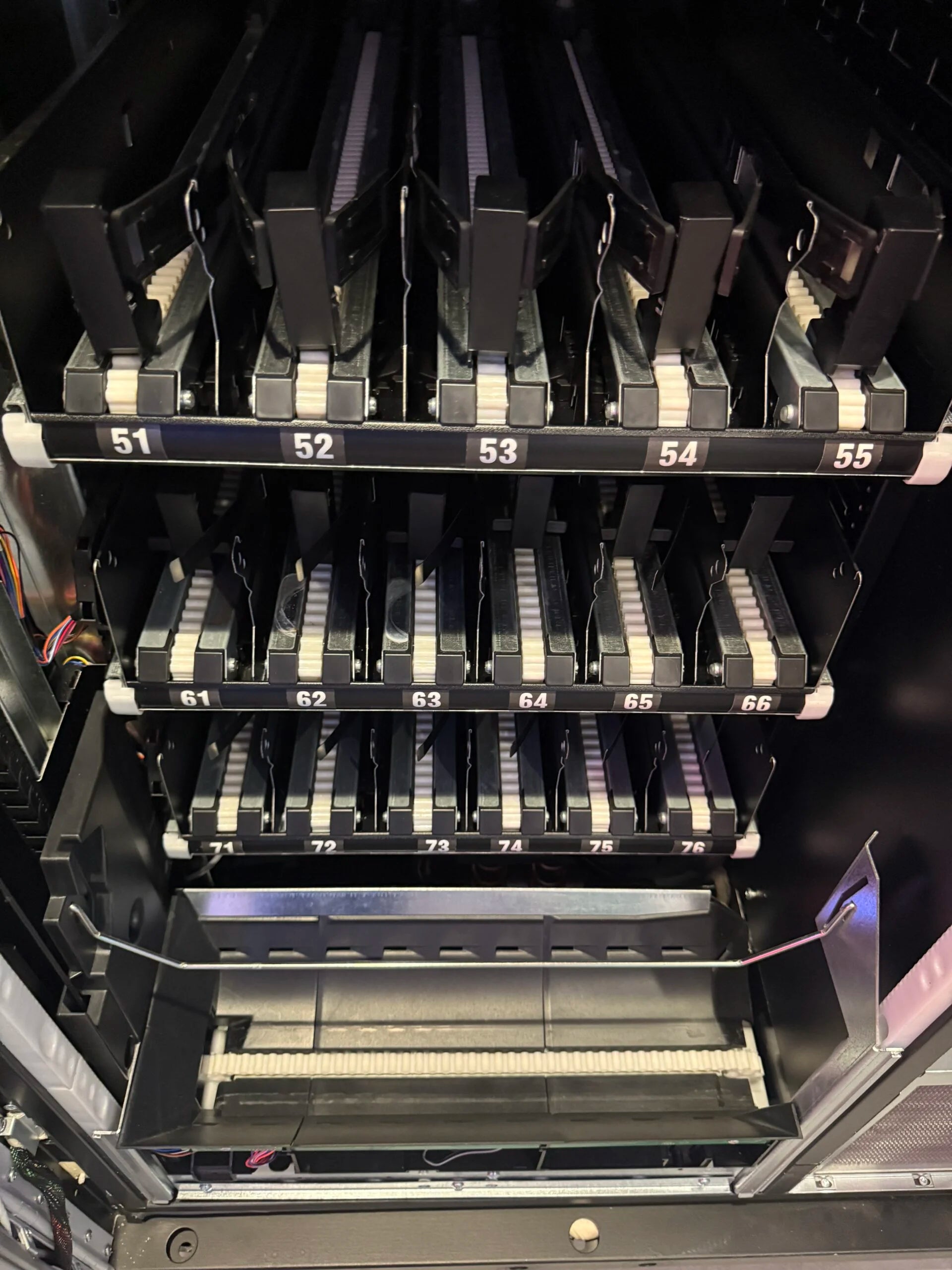 PRO XL Combo Elevator Vending Machine