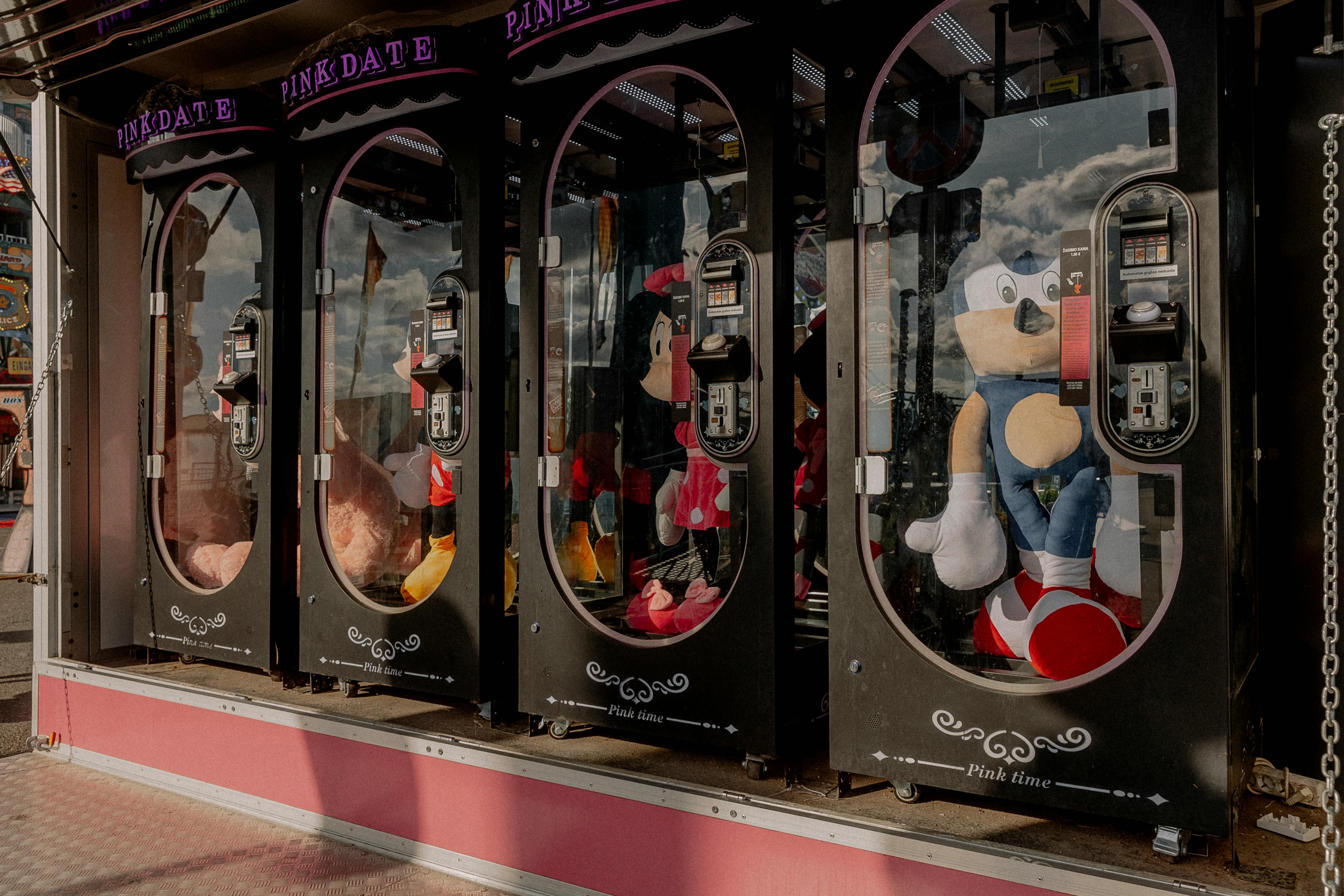 Custom Vending Machines vs Standard Machines