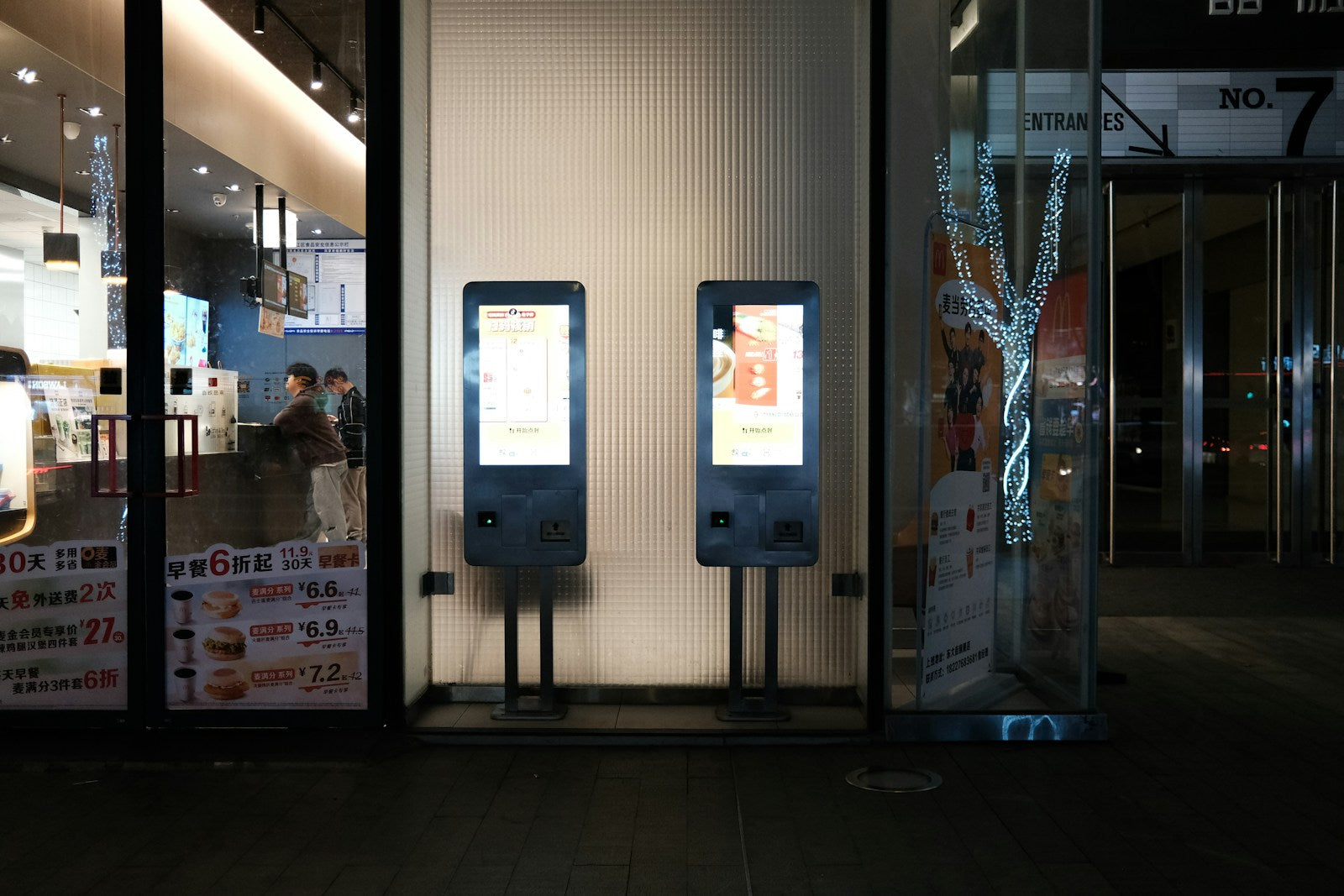 The 6 Best Small Vending Machines in 2025