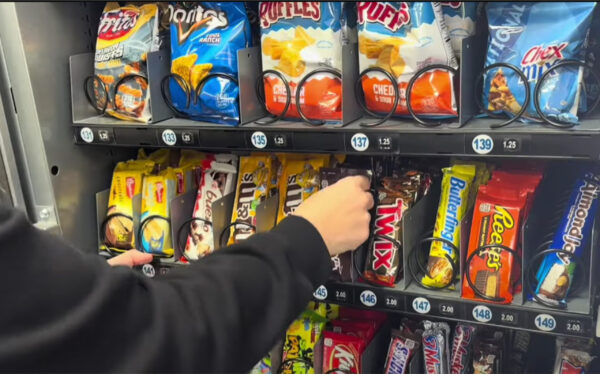 Seaga ENV4S 32 Snack Vending Machine - Image 6