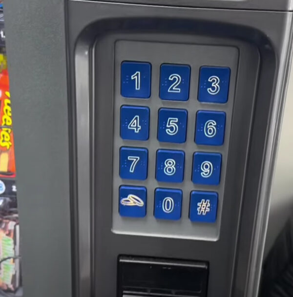 Seaga ENV4S 32 Snack Vending Machine - Image 2