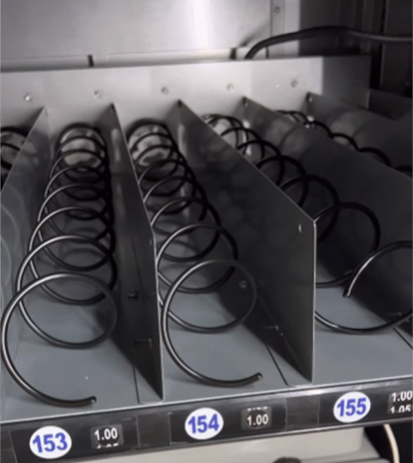 Seaga ENV5B Refrigerated Beverage Merchandiser - Image 5
