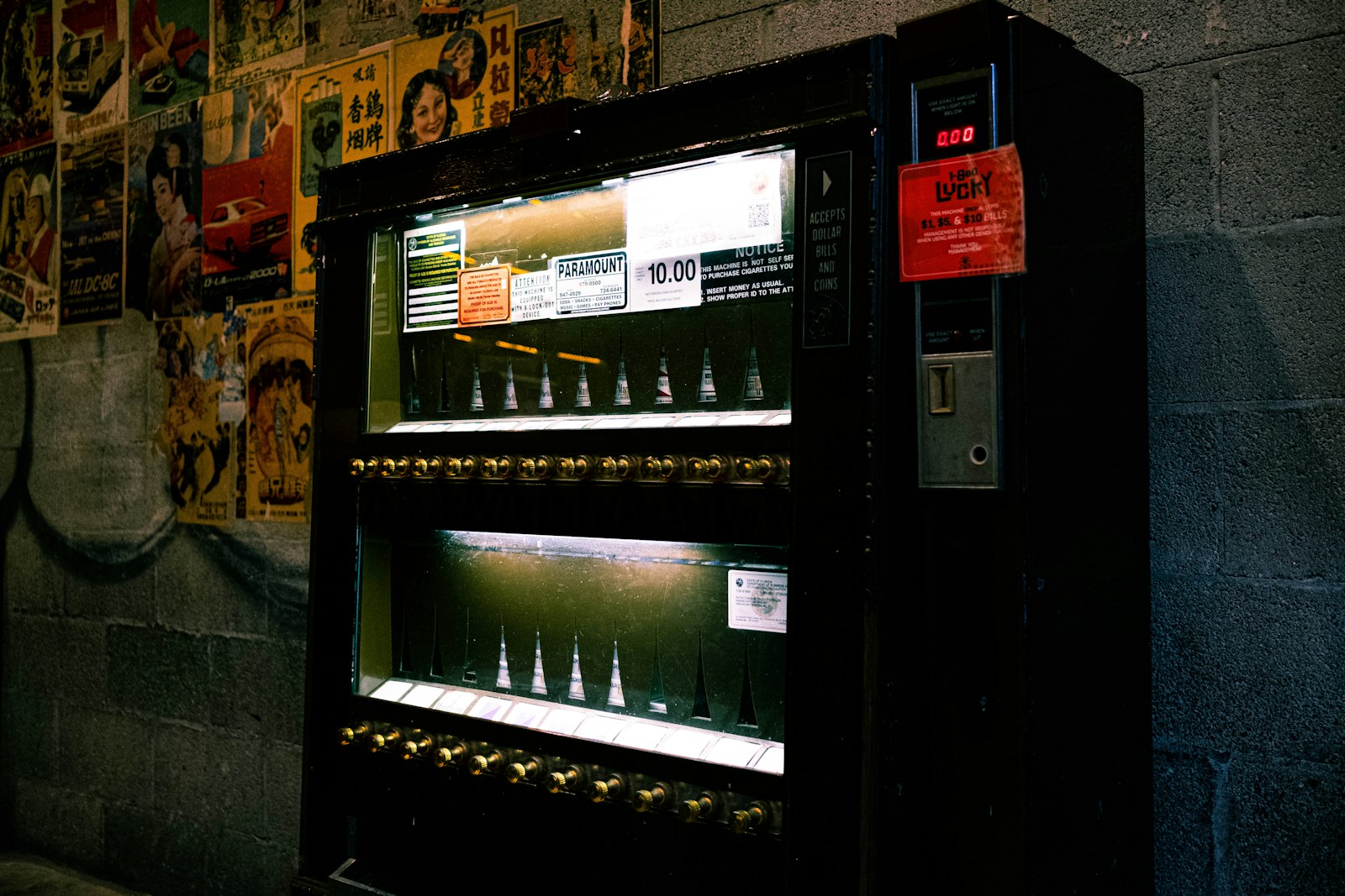 how do coffee vending machines work