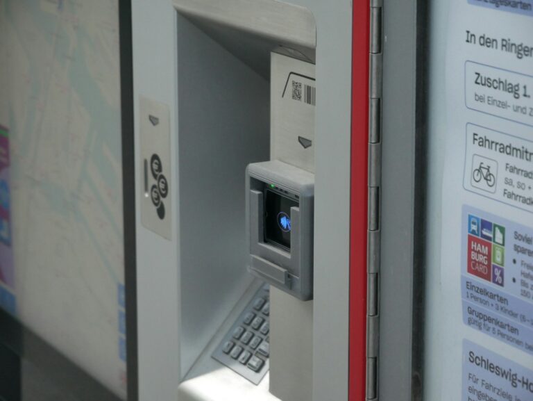How pizza vending machine works