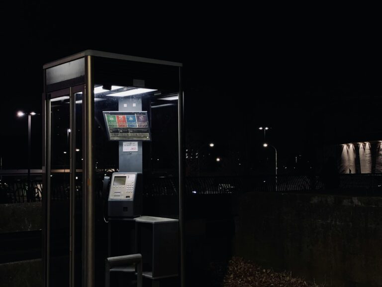 Vending machine cage